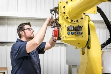 Why Consistent Preventative Maintenance Extends Robot Lifespan