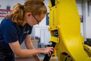 Importance of Industrial Robot Periodic and Preventive Maintenance