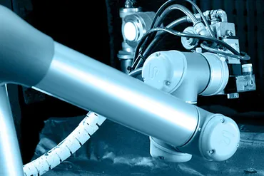 Injection-Molding Universal Robots Bring Accurate Handling and Short Run Manufacturing