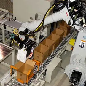 Packing Robots Offer Flexibility, Precision