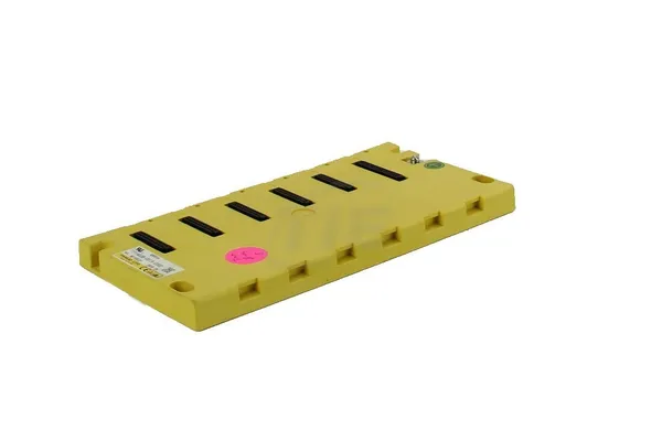 A03B-0819-C002 FANUC 5 SLOT I/O BASE UNIT MDL ABU05A HORIZONTAL