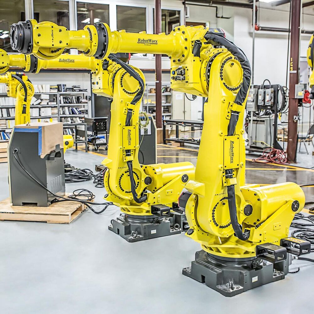 Fanuc R-2000iB/210F Robot Robot | Robots.com