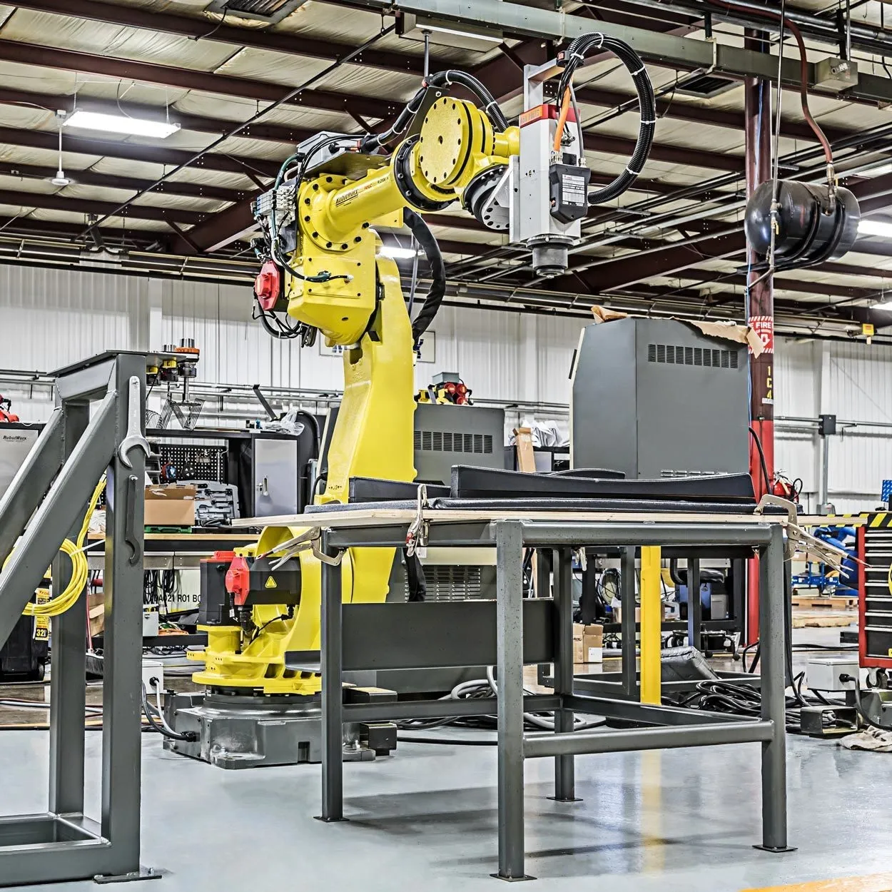 Guide to Fanuc R-2000 Series Robots: Features & Uses